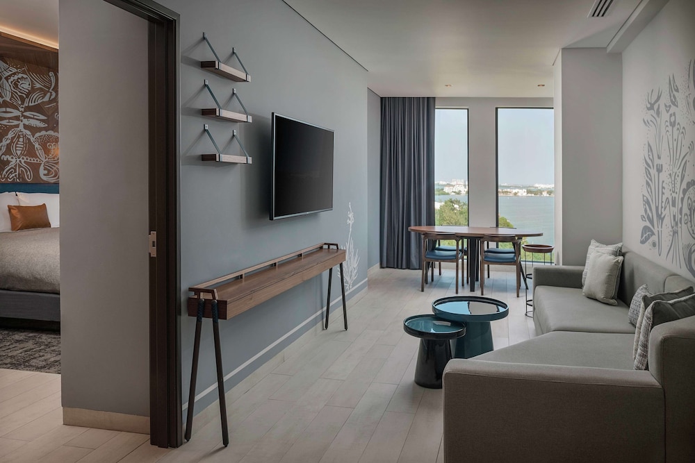 Junior Suite, 1 King Bed (Panoramic View)