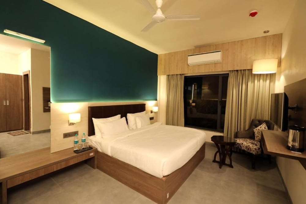 Deluxe Room - Photo 7