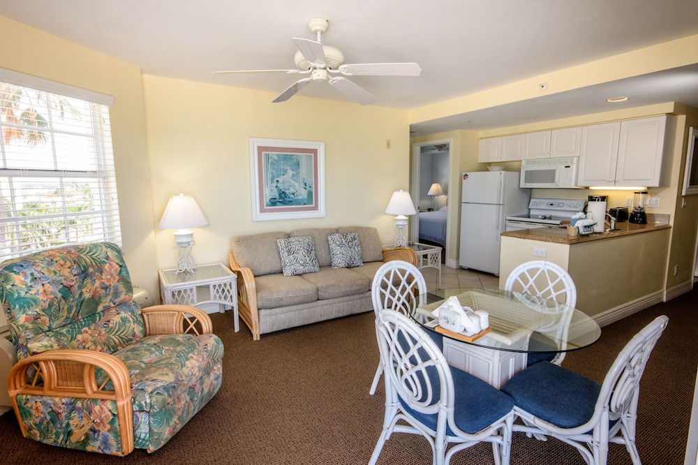 Apartment, Multiple Beds, Partial Ocean View