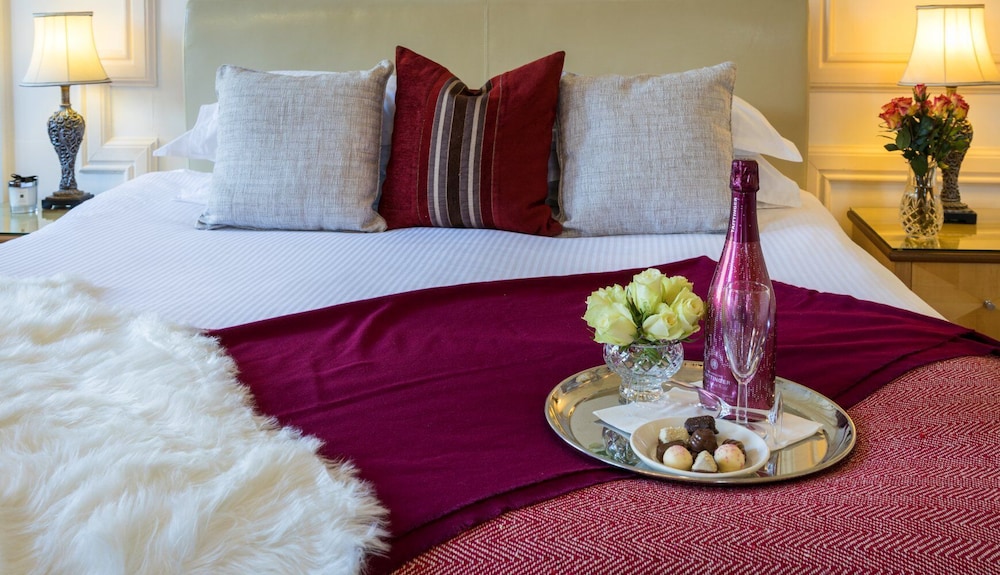 Suite, Ensuite photo 2