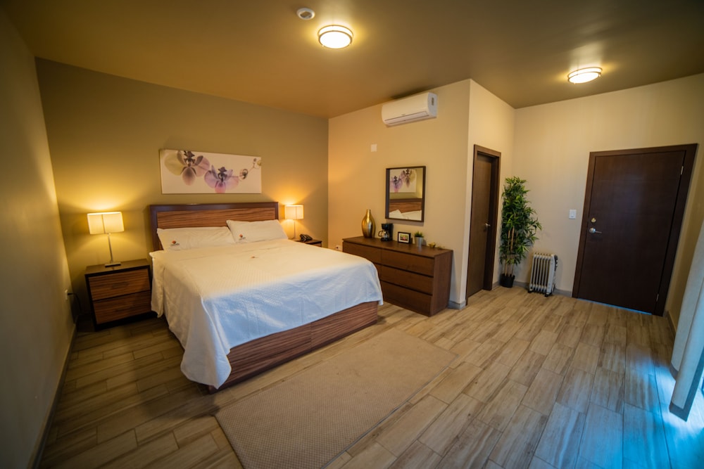 Deluxe King Room photo 2