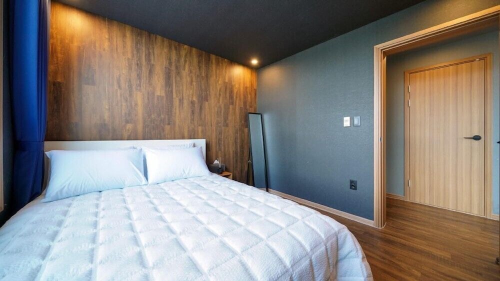 Room (103) photo 3