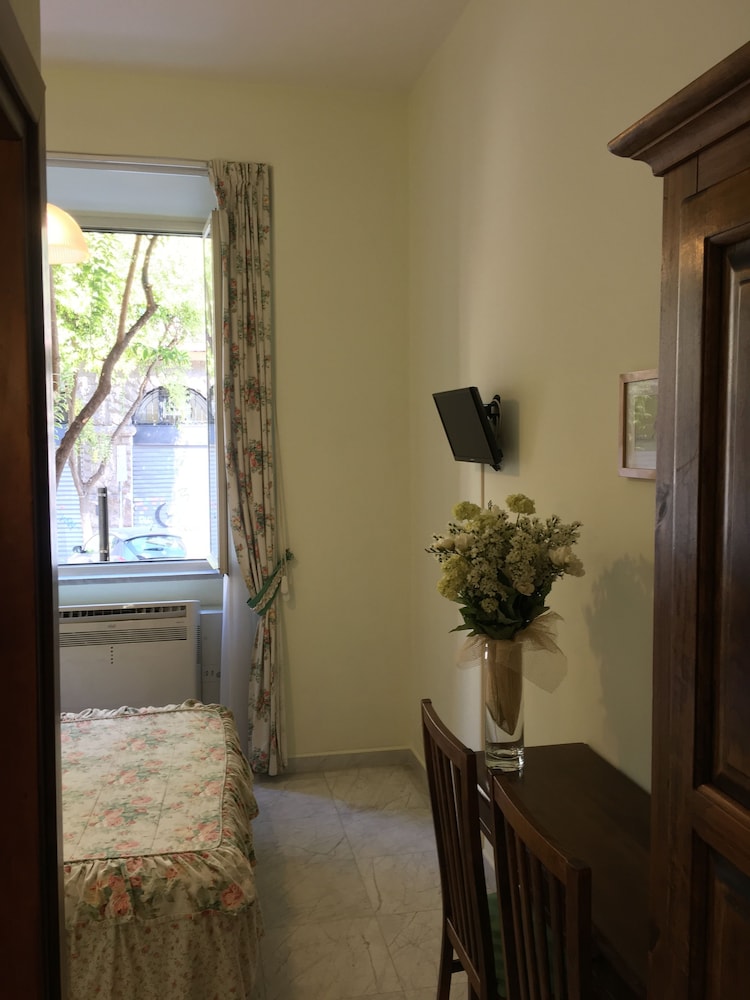 Single Room photo 2