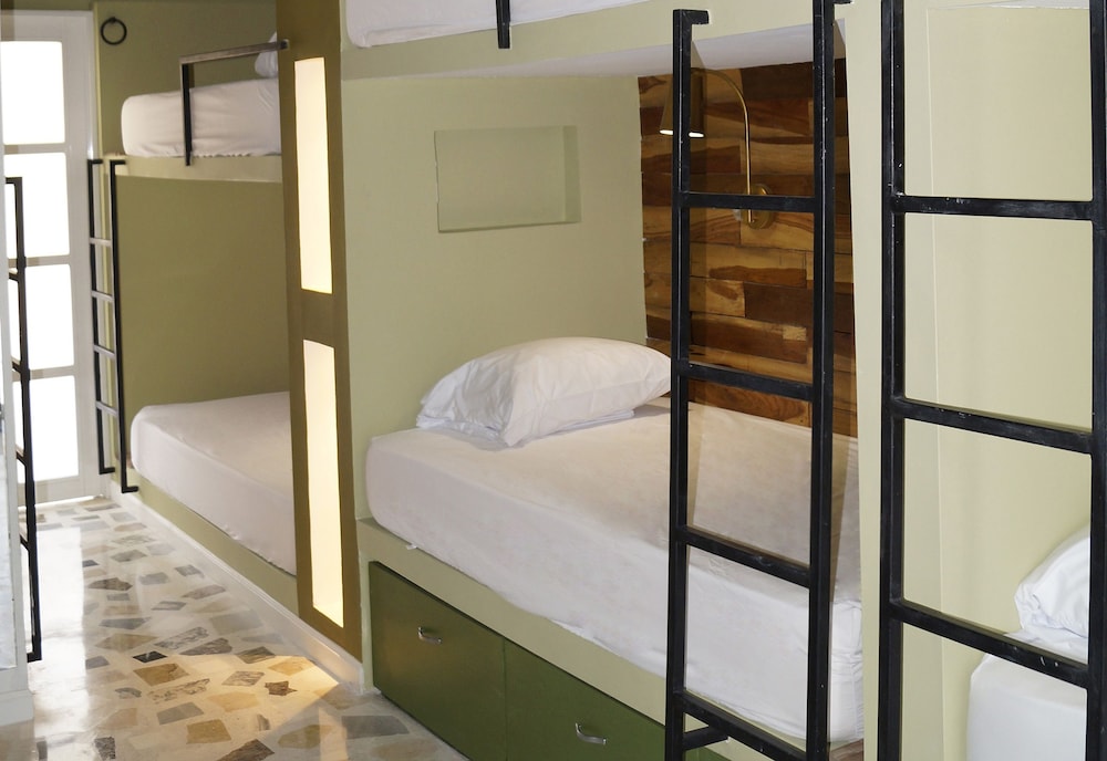 Classic Shared Dormitory, Mixed Dorm, 2 Bathrooms photo 3