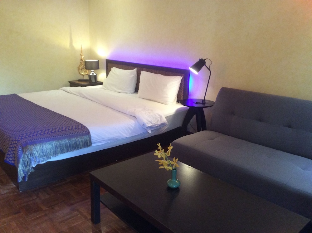 Bungalow, 1 King Bed, Pool Access, Pool View photo 2