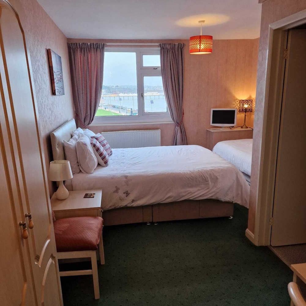 Family Room, Sea View (Room 9) photo 3