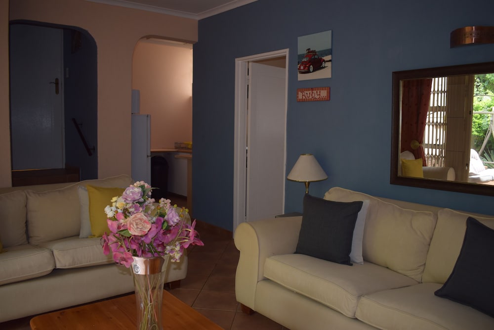 Family Studio Suite, 2 Queen Beds, 2 Bathrooms, Garden View photo 3