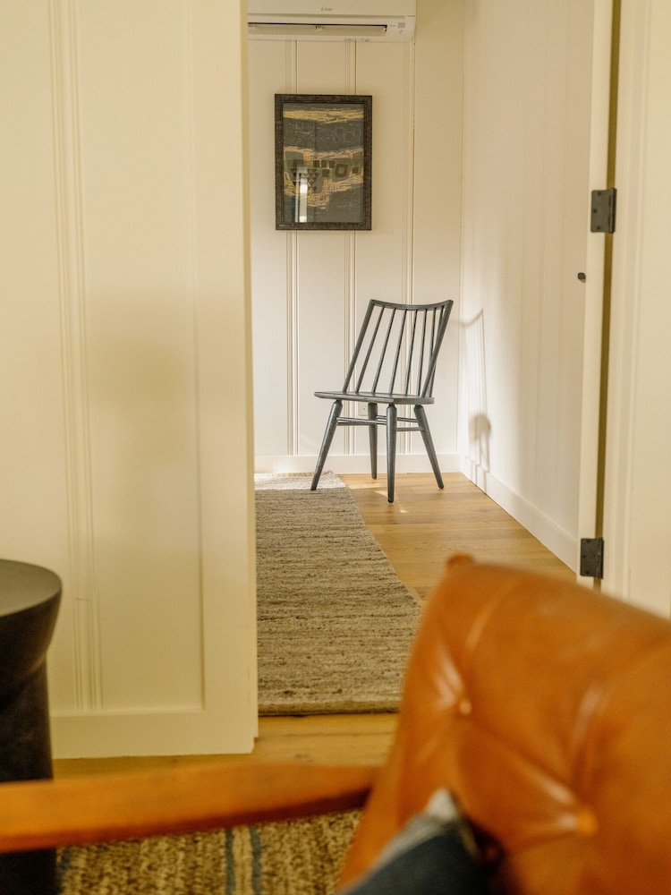 Grove One Bedroom Cottage - 1 King - Photo 3