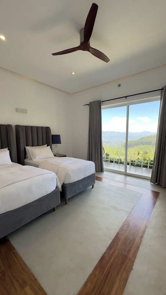 Junior Suite with Balcony photo 1