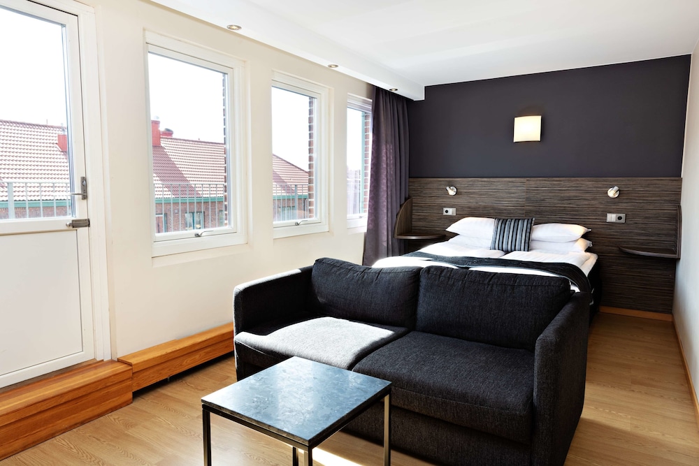 Standard Room, 1 Double Bed, Non Smoking - Photo 2