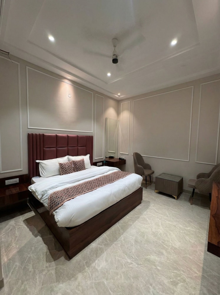 Royal Classic Room