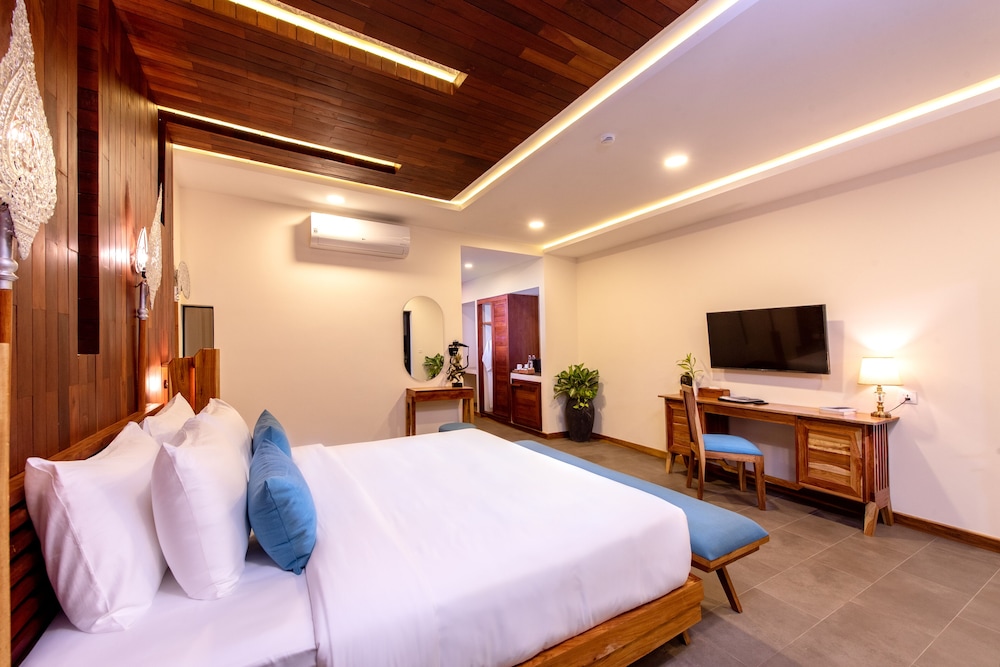 King Suite Double with Balcony - Photo 1