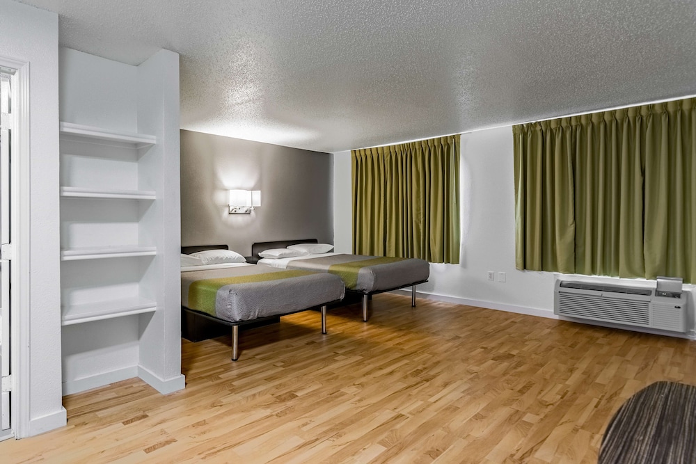 Deluxe Suite, 2 Queen Beds, Smoking, Kitchenette photo 3