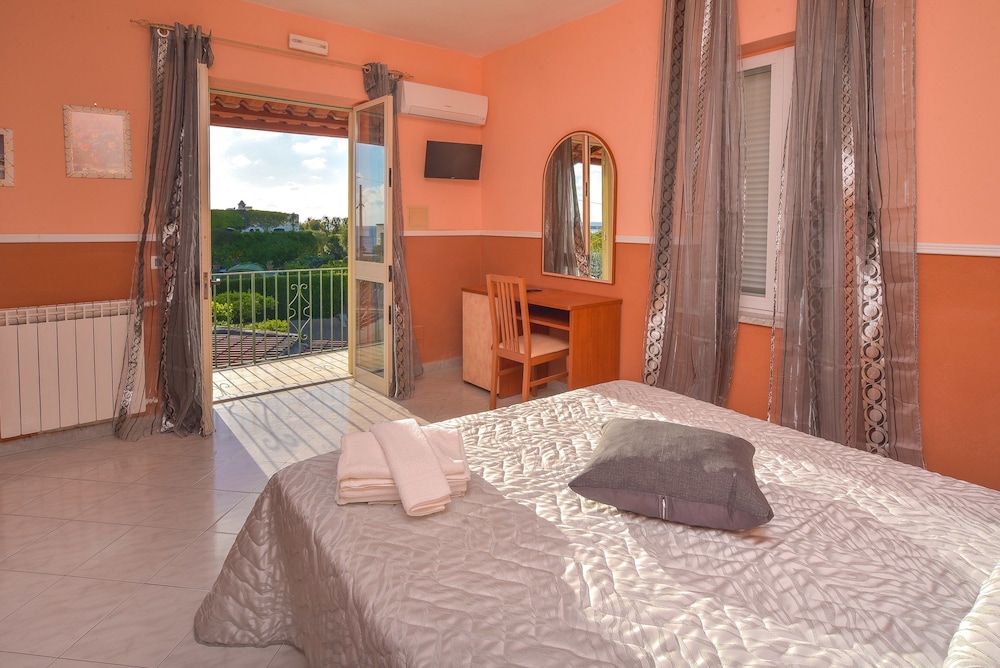 Double or Twin Room photo 2