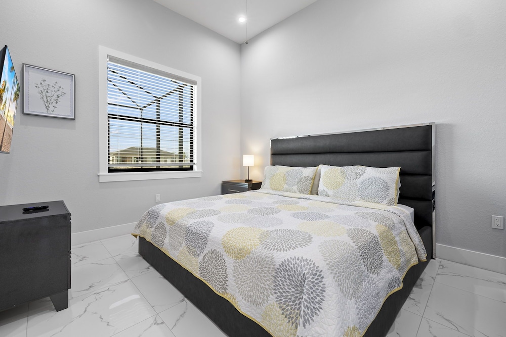 House, Multiple Beds, Pool Access, Pool View