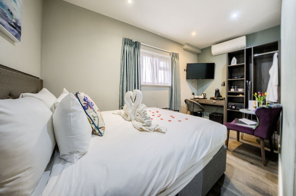 Standard Room, 1 King Bed photo 3