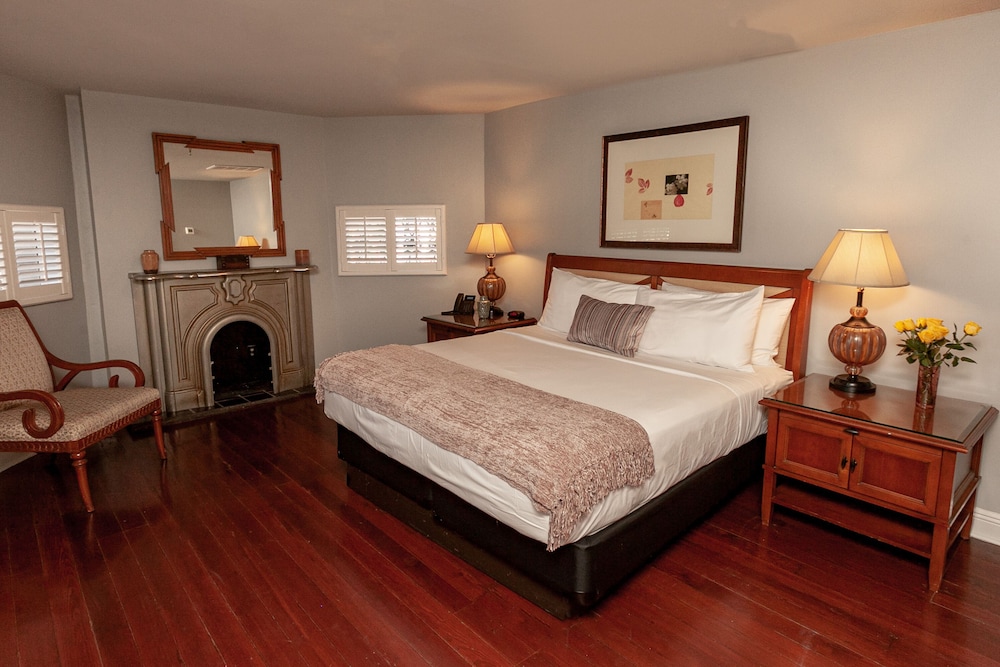 Deluxe Room, 1 King Bed photo 1