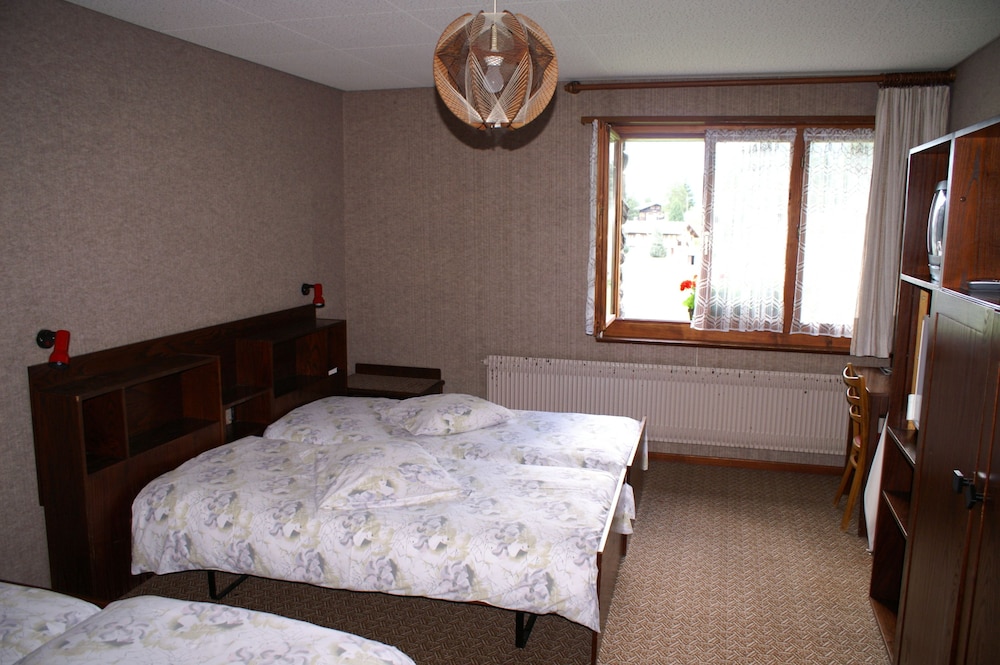 Family Quadruple Room, Non Smoking, Mountain View photo 2