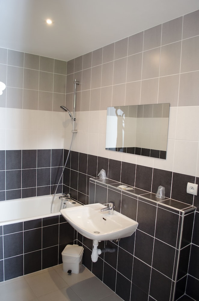 Standard Double Room, 1 Double Bed, Private Bathroom - Photo 2
