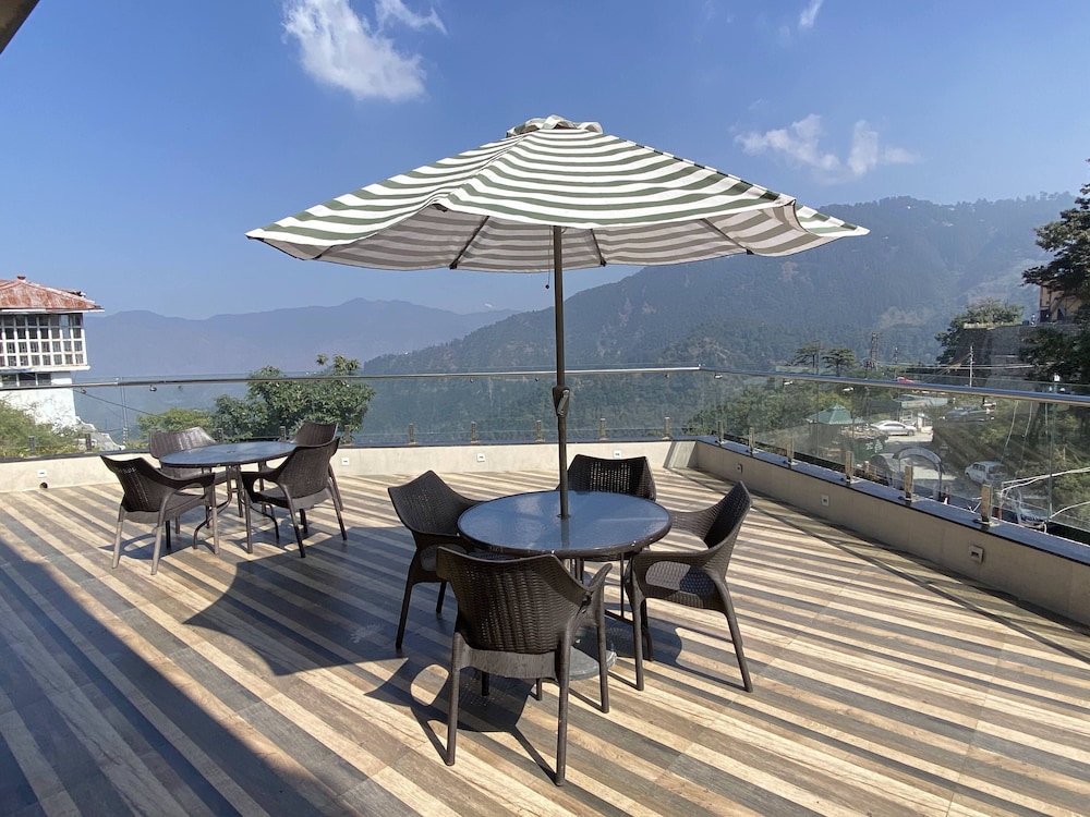 Luxe Room with Terrace - Photo 2