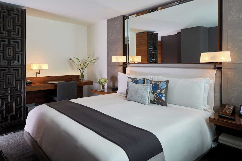 Superior Room, 1 King Bed photo 1