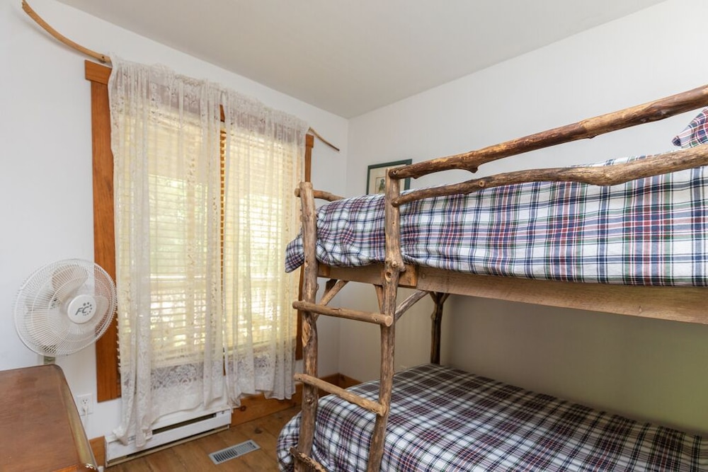 Cottage, 3 Bedrooms, Partial Lake View photo 3
