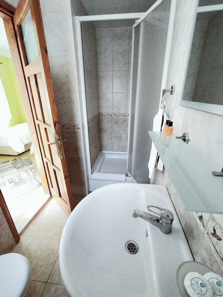 Standard Double Room - Photo 2