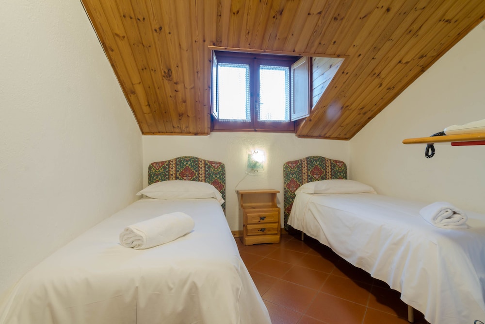 Economy Twin Room photo 3