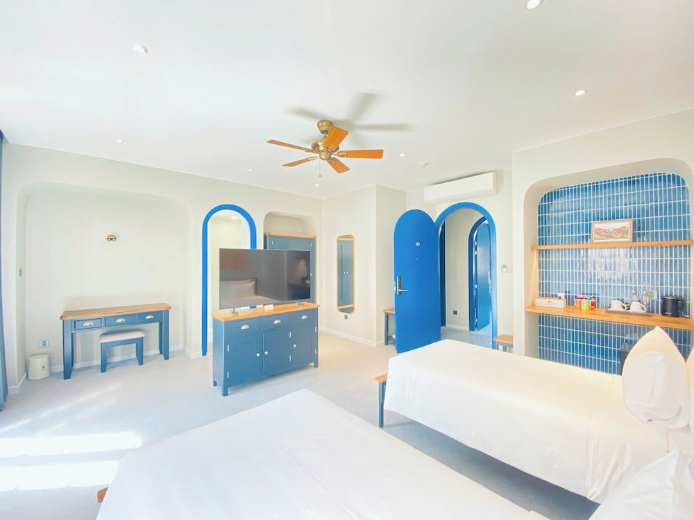 Deluxe Double or Twin Room, Multiple Beds, Balcony, City View