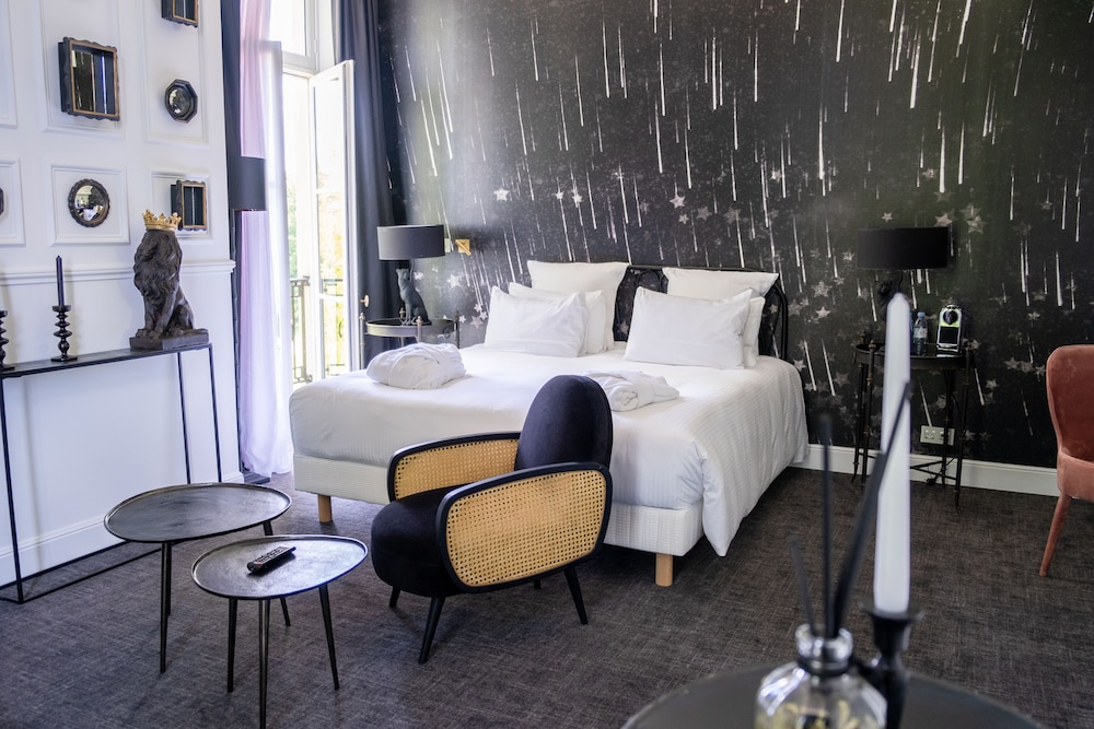 Deluxe Room, 1 Double Bed (Grounds view) - Photo 5