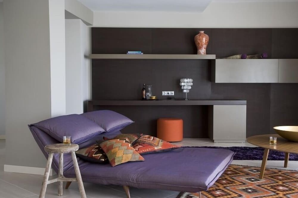 Executive Suite - Photo 1