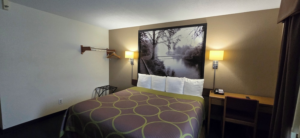 Suite, 1 King Bed photo 3