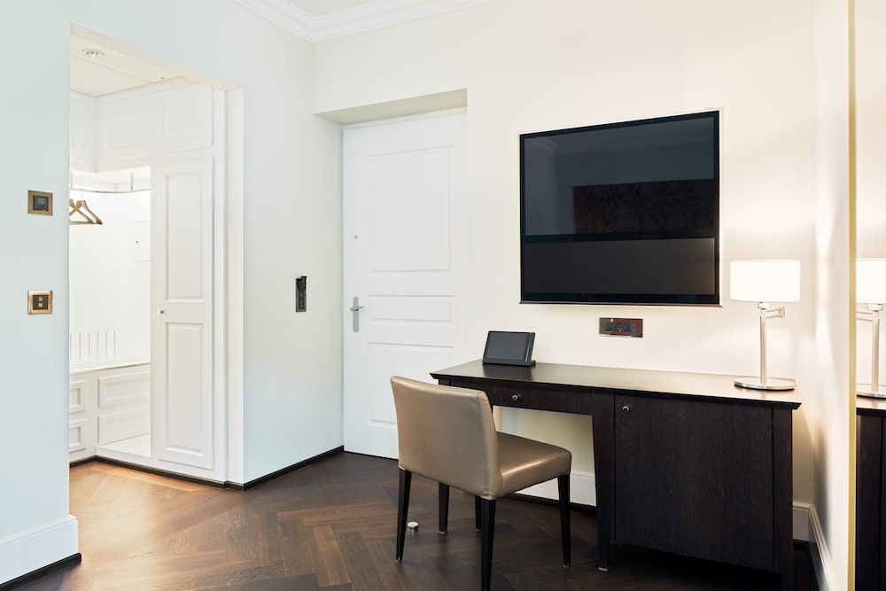 Superior Single Room, Courtyard Side, Main Building, Spa Access (12 years+) photo 2