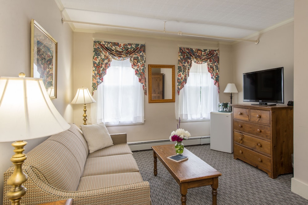 Standard Suite, 1 Queen Bed with Sofa bed (2 rooms) - Photo 4