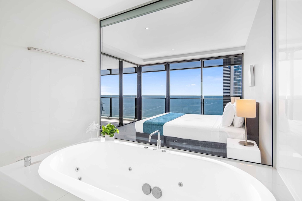 Apartment, 1 Bedroom, 1 Bathroom, Ocean Views (Level 41) photo 3