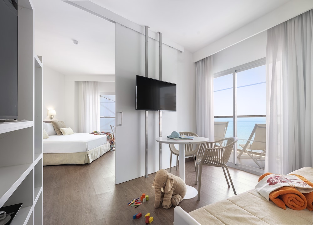 Junior Suite, Sea View (Xtra Sol, 2 Adults and 1Child) photo 3