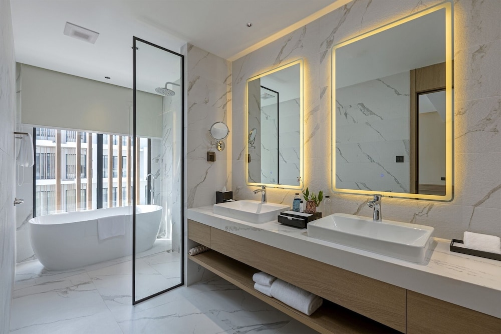 Deluxe Room With Pool View - Photo 7