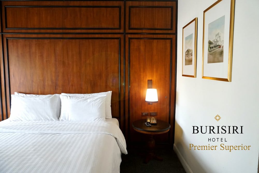 Premier Superior King Bed photo 3