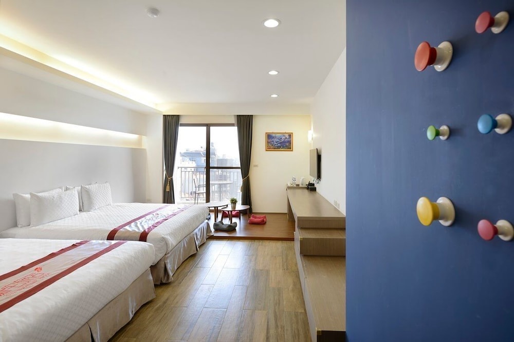 Standard Quadruple Room, 2 Double Beds, Ensuite photo 1