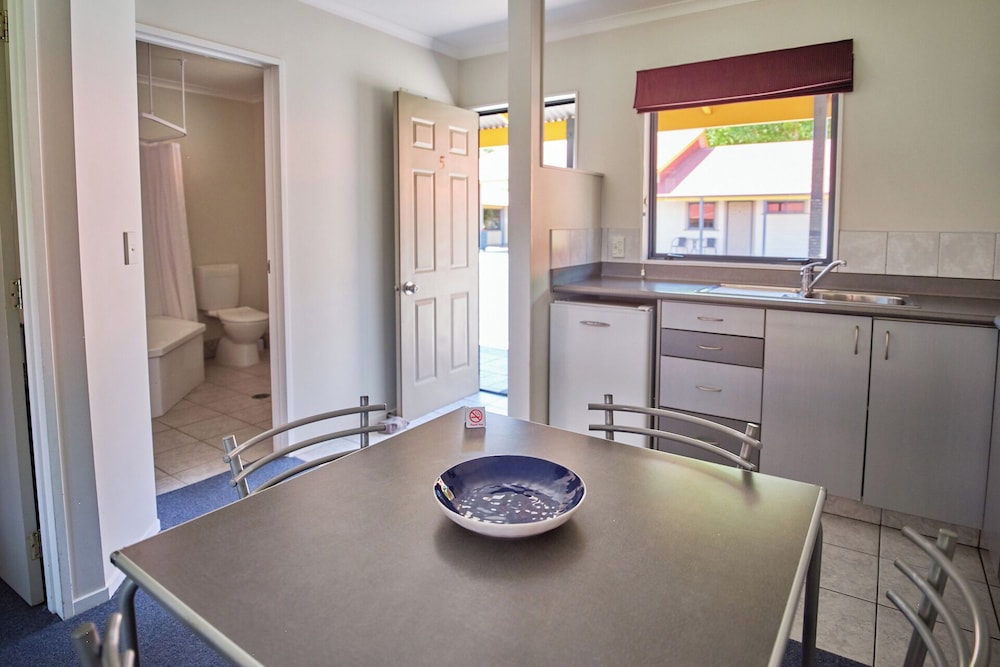 One Bedroom + Single photo 3