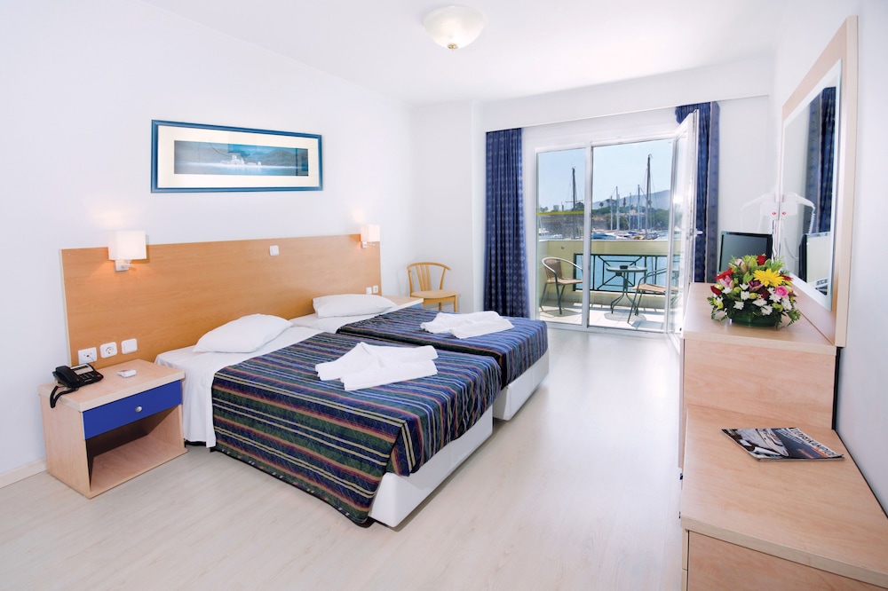 Twin Room, Harbor View - Photo 3