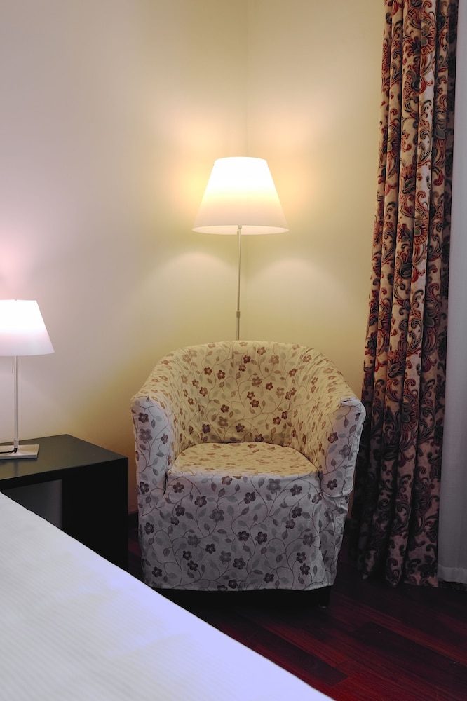 Family Room - Photo 2