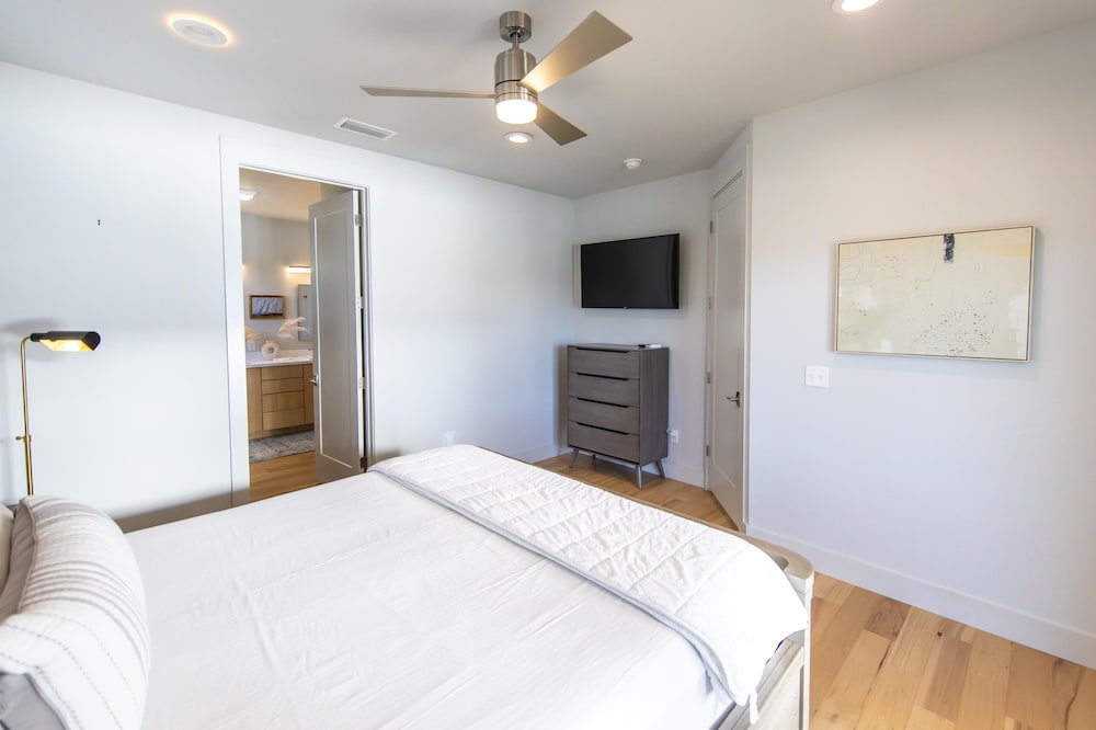 House, Multiple Beds, Pool Access, Pool View