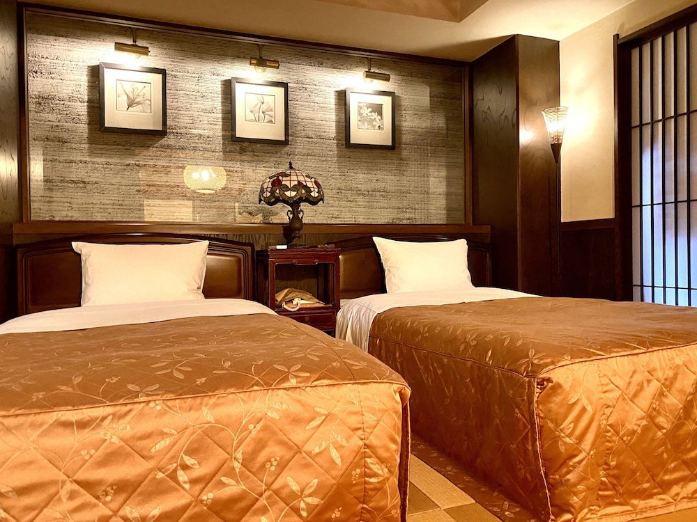 Luxury Twin Room with Tatami Aria
