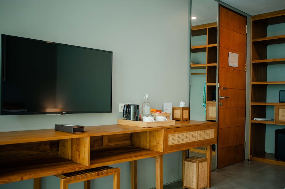 Deluxe Room, Garden View - Photo 5