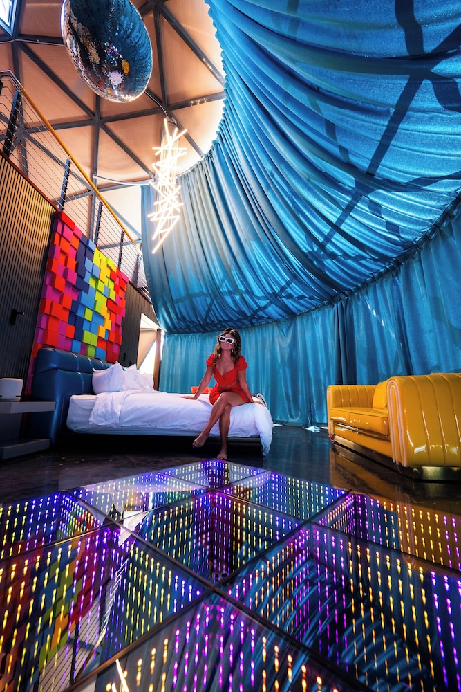 Deluxe Sky Dome (XL and Disco Theme) photo 3