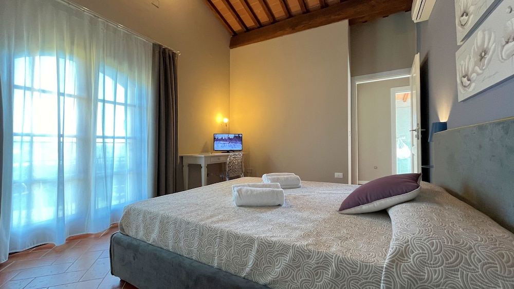 Comfort Apartment, 2 Bedrooms, Patio, Hill View