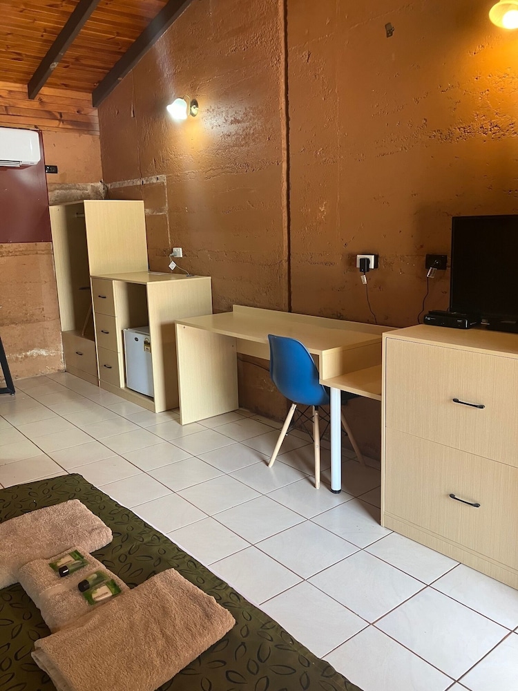 Basic Twin Room photo 2