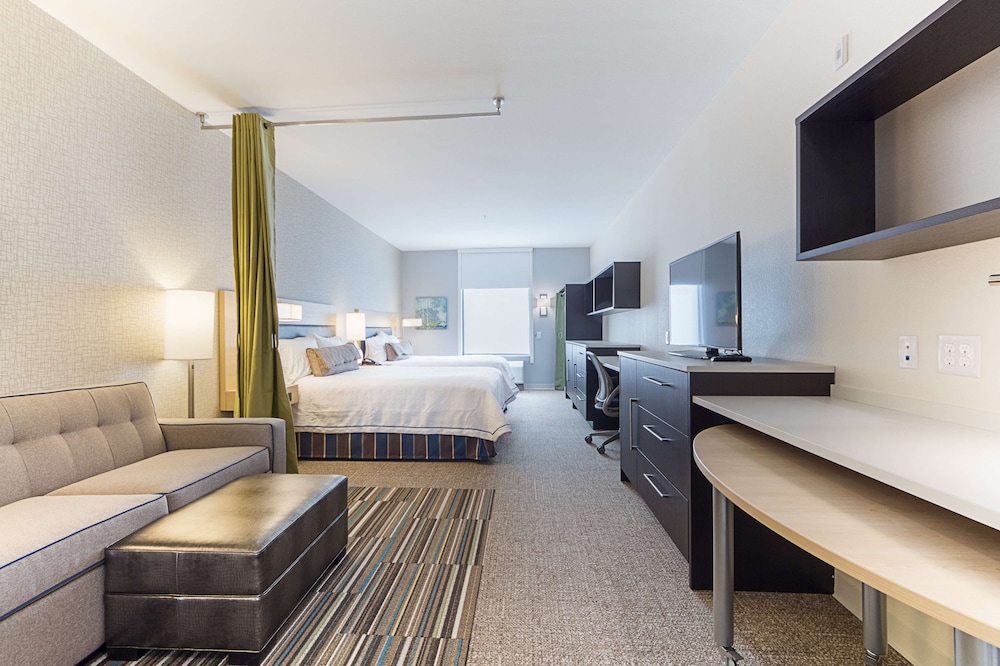 Suite, 2 Queen Beds (Mobility & Hearing, Roll-in Shower) photo 1