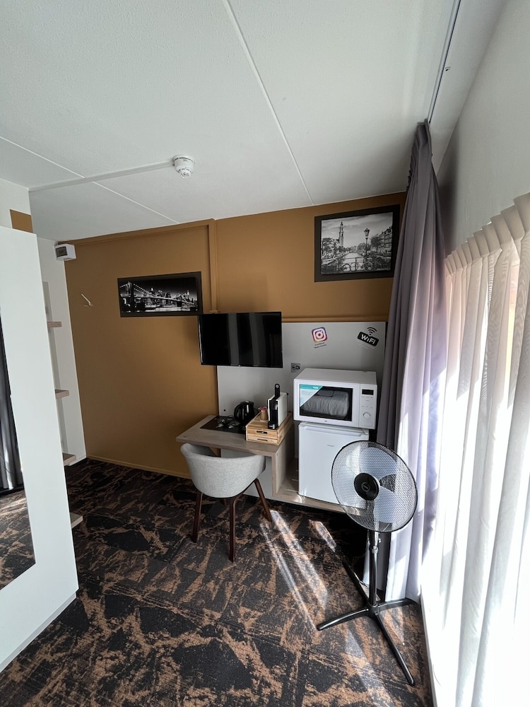 Single room photo 2